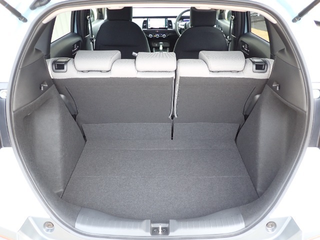 ◆定員乗車時のカーゴルームです。普段のお買い物の荷物やたくさんの収納が可能です。