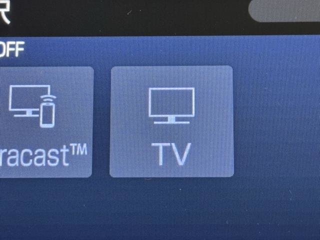 TVが見れるチューナーを装備しています。　新しい車でも付いていないことで、TVが見れない事も多々あるので要チェックです。