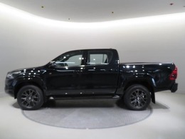 「サイドフォルム」です。流れるようなボディラインが魅力的ですよね。乗降しやすそうなのが、わかりますよね。