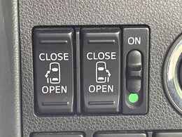 【両側パワースライドドア】スマートキーや運転席のスイッチで後席両側スライドドアの開閉が可能♪電動だから力を入れてドアを開ける必要が無く、小さなお子様でも簡単に開け閉めでき快適です♪