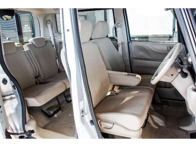 ■内装■車内は白を基調としていますので、明るい雰囲気となっています。