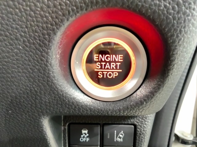 ワンプッシュでエンジンのスタート、ストップが出来て便利です。