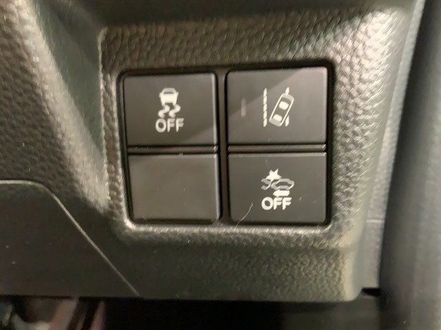 横滑り防止装置がついています。いざという時に安心ですね。