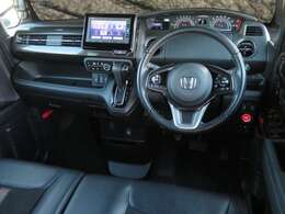 JF3系、ホンダのN-BOX、前期型が入荷致しました！レギュラー走行のお車です。車両重量930kg・JC08モード燃費は25.0km/L・直列3気筒ターボエンジン・64馬力のお車です（※カタログ参照）