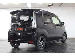 衝突軽減　純正ナビ　フルセグTV　ブルートゥース　DVD　バックカメラ　LEDヘッドライト＆フォグ　シートヒーター　スマートキー　純正アルミ　オートエアコン　プライバシーガラス　ドアバイザー