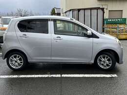 車両の品質管理は室内展示場を完備しておりますので、品質を保った状態の車両をご覧いただけます。