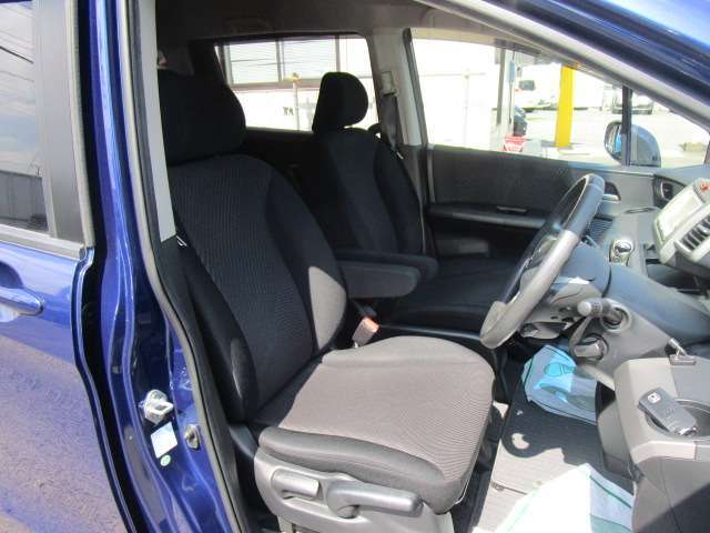使用感も少なくてキレイな運転席シートです！