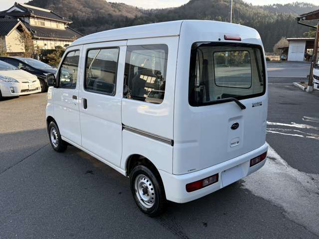 傷凹みも少なく全体的にまだ艶感のある車です。またこちらのお車はリース屋さんの法人1オーナーの車で前歴が明確です◎