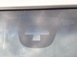 【シティブレーキアクティブシステム】低速走行中に前方の車両等を認識し、衝突しそうな時は警報とブレーキで衝突回避と被害軽減をアシスト。より安全にドライブをお楽しみいただけます。