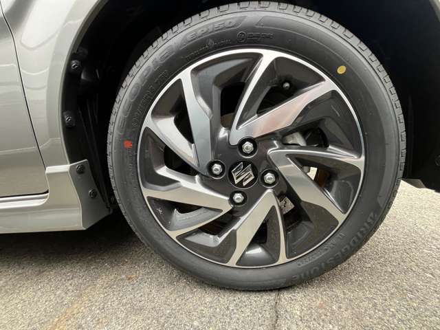 ☆お車についた傷やヘコミ、事故の修理もハヤシにお任せください。自社鈑金工場で修理ができますの安心です☆