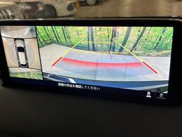 【360°ビューモニター】専用のカメラにより、上から見下ろしたような視点で360度クルマの周囲を確認することができます☆死角部分も確認しやすく、狭い場所での切り返しや駐車もスムーズに行えます。