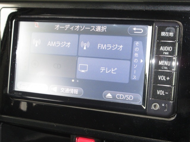 ナビゲーションはトヨタ純正SDナビ(NSCD-W66)を装着しております。AM、FM、CD、Bluetooth、ワンセグTVがご使用いただけます。初めて訪れた場所でも安心ですね！