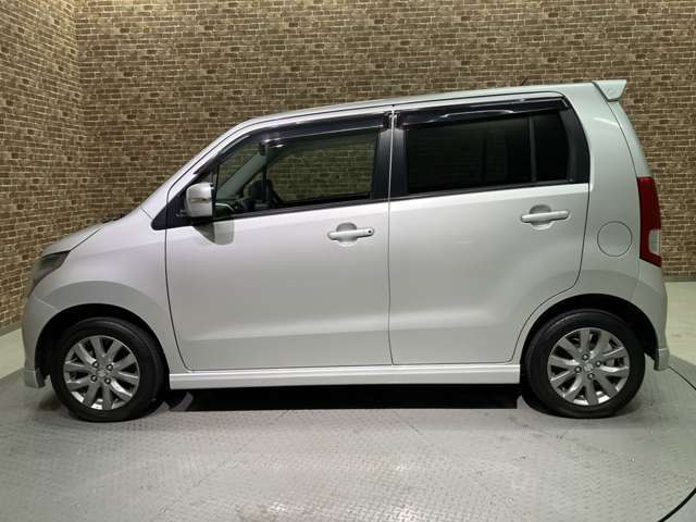 ■親切・丁寧な接客をお約束■　初めてお車のご購入を検討されている方や、お車についてあまり詳しくない方にも分かりやすい接客を心掛けております。女性営業スタッフも在籍！購入に不安がある女性の方もぜひ♪
