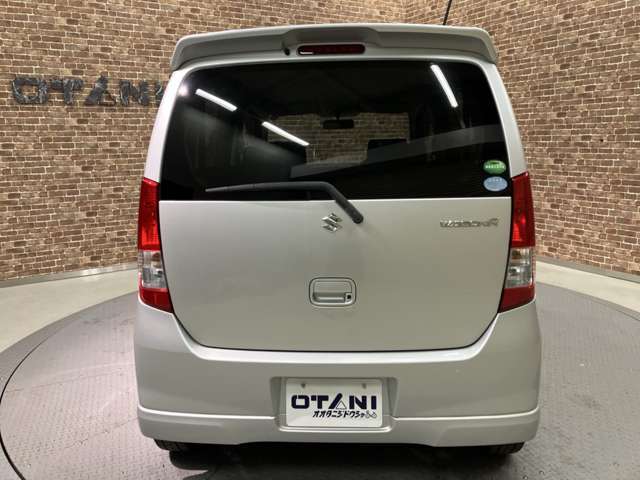 ■充実のアフターサービス■　車の販売はもちろん、自社整備工場・自社鈑金工場・オイル交換＆点検専門店舗を完備しておりますので納車後もお客様のカーライフをトータルでサポートいたします。
