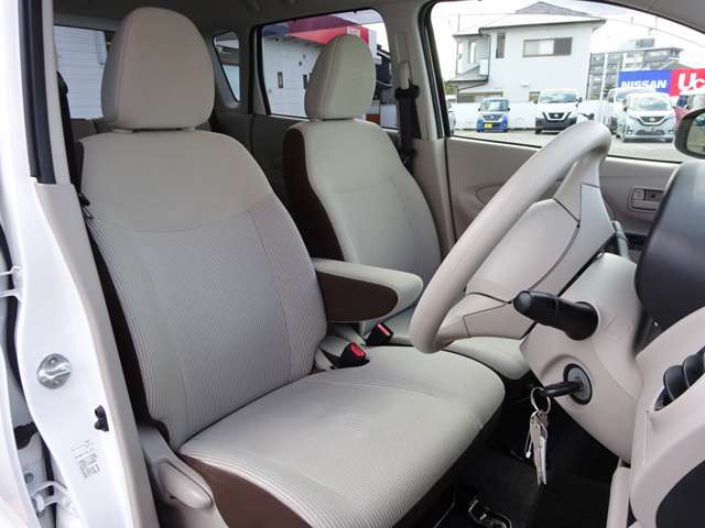 【運転席】最適なドライビングポジションで操作性を向上！長時間運転の疲れを軽減します。