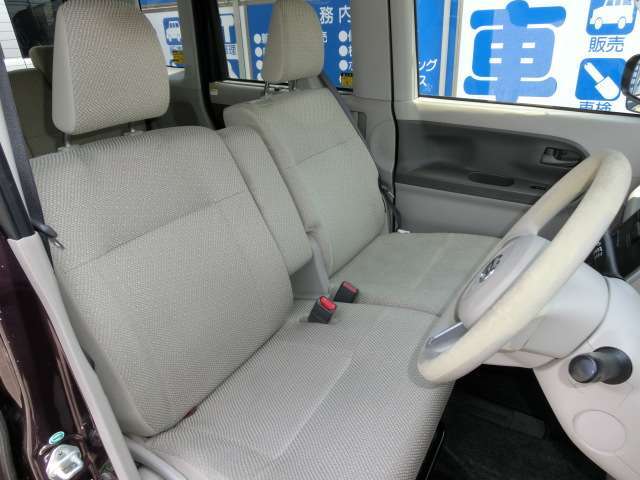 運転席は足元も広く快適です！