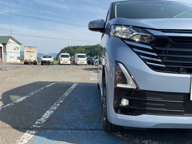 LEDヘッドランプ・LEDフォグランプ・電動格納式ドアミラー