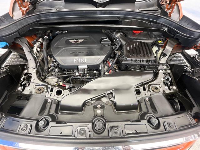 ●当店では、各メーカーの専用診断テスターを導入。国家資格を持つテクニカルスタッフも常駐しておりますので、万が一の際にも安心してご利用いただけます。