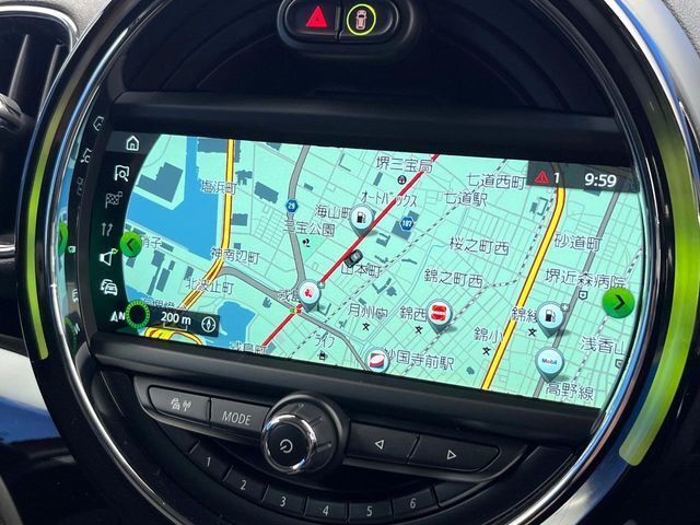 ●純正ナビ:一体感のあるナビは、高級感ある車内を演出してくれます。オーディオ機能も充実しておりますので、運転もより楽しめます♪