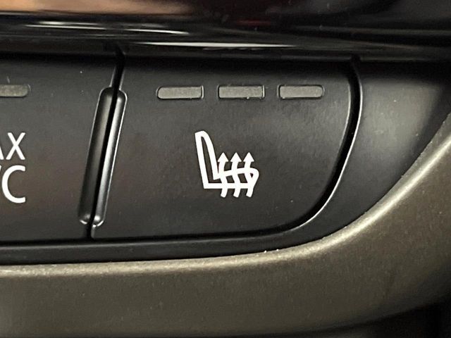 ●フロントシートヒーティング：運転席・助手席共に三段階で調節が可能なシートヒーターを装備しております。季節を問わず快適にご使用いただけます。