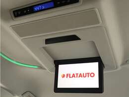 【電動後席モニター】JBLプレミアムサウンド専用！電動開閉後席フリップダウンモニターです。5.1chサウンド対応、17スピーカーの専用音響システムとなり、人気の装備になります。
