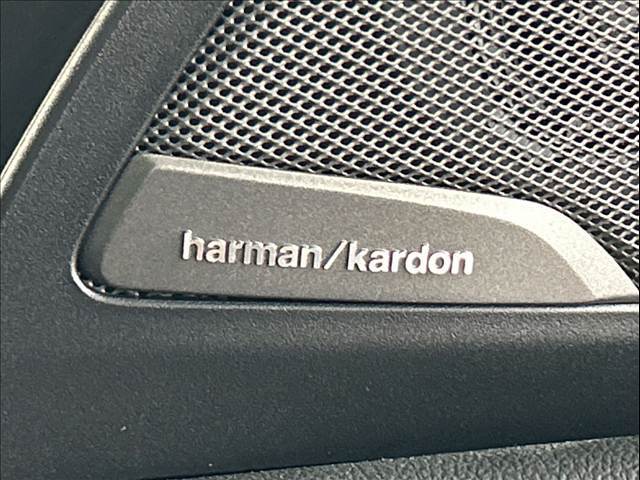 【Harman Kardon（ハーマンカードン）】オプションの高音質スピーカーを搭載しております。専用チューニングにより、クリアで臨場感あふれるサウンドを実現しワンランク上の空間をお楽しみください。