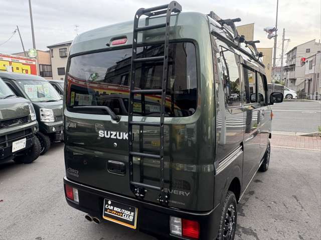 リアラダーが付いてます！車体にマッチしたデザインでカッコイイです☆