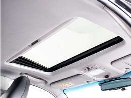 人気装備のサンルーフが付いています！上下チルトに前後スライド機能が付いていますので、様々なドライブシーンで活躍してくれます！！開放感ある車内空間は気持ちがいいですよ！是非体感してみて下さい！