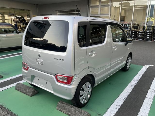 セキュリティーアラーム装備。停車中の車のドアが開くと光と警報をだします。