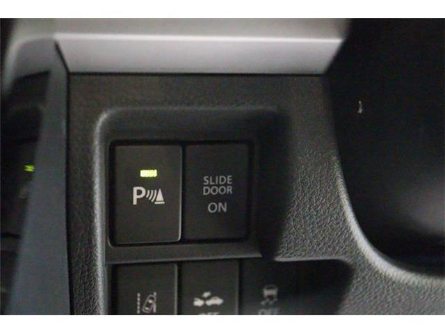 車両感覚を掴むことが苦手な方でも安心のクリアランスソナー付き。