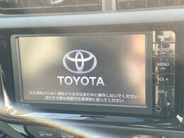 【純正ナビ】人気の純正ナビを装備しております。ナビの使いやすさはもちろん、オーディオ機能も充実！キャンプや旅行はもちろん、通勤や買い物など普段のドライブも楽しくなるはず♪