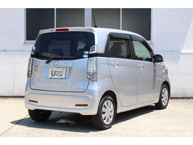 軽サイズの中で、大人4人がくつろげる空間と普段の買物などにきちんと使える荷室を、Hondaの特許技術センタータンクレイアウトなどにより両立しました。