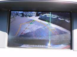 バックカメラがあれば後方の視野をカバーしてくれるので、安心・安全が確保できます。後退駐車のサポートにかかせないアイテムです！