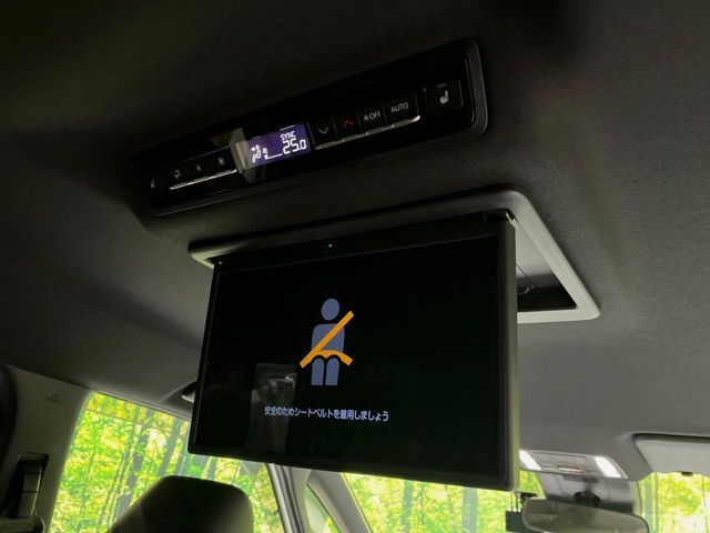 【フリップダウンモニター】大画面モニターで後席でもエンタメをお楽しみいただけます。小さなお子様にも大人気の装備です♪