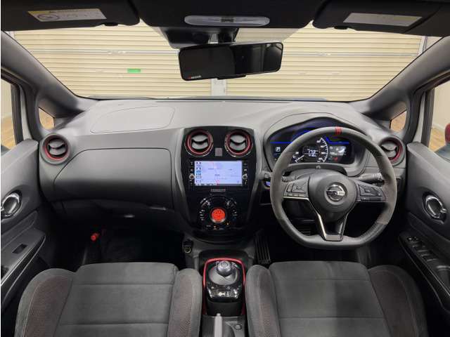 ご納車前に弊社提携の指定工場や認証整備工場にて【法定24ヶ月点検整備】を行いますのでご安心下さい。