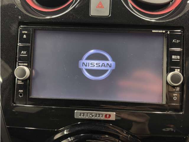 【純正SDナビ】ナビ利用時のマップ表示は見やすく、純正品ならではの一体感のある内装になります。いつものドライブがグッと楽しくなります！