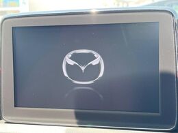 【マツダコネクトナビ】車内の雰囲気にマッチした一体型タイプのナビ。各種車輌設定やBluetooth再生等、様々な機能が楽しめます。直感的なダイヤル操作が可能で、使い勝手も良好です。