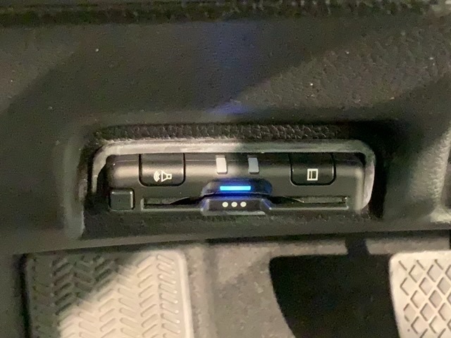 いまや快適なカーライフに欠かせないETCが付いています。