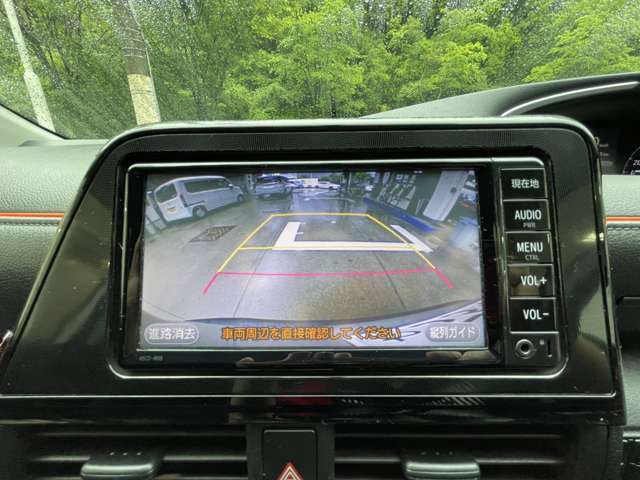 バックモニター搭載なので車庫入れが得意でないお客様もご安心ください♪