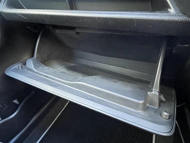 店舗にて現車の確認もいただけますので、お電話で在庫のご確認の上是非ご来店くださいませ。
