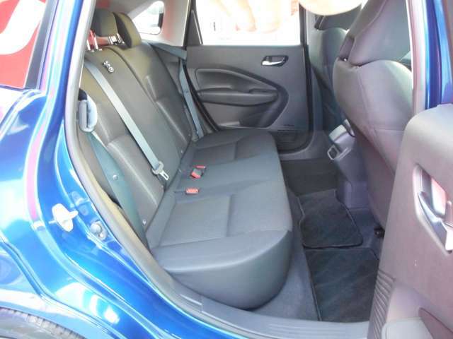 足元広々です。これなら後ろに乗車された方も疲れませんね。