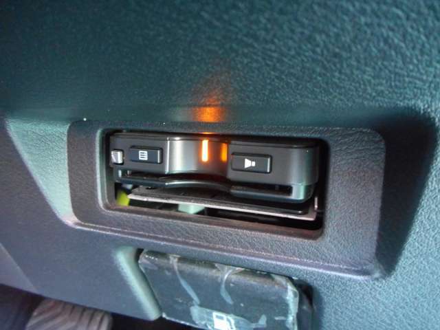ETCは運転席右下にあります。