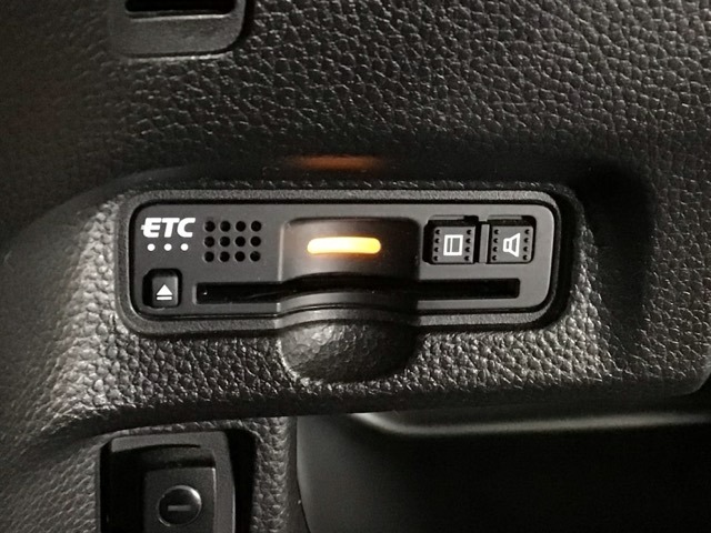 【ETC車載器】もはや必須アイテムのETCを搭載！高速道路のご利用時にとても便利！わずらわしい料金所での現金支払いが不要となりスムーズに通過できます♪