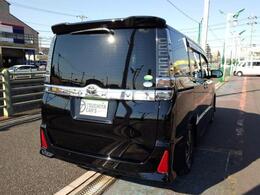 両側オートスライドドアで狭い場所での後席乗り降りもとても楽になります★そして車庫入れも楽になるバックカメラも装着されております。
