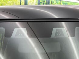 【スズキ　セーフティサポート】走行中に前方の車両等を認識し、衝突しそうな時は警報とブレーキで衝突回避と被害軽減をアシスト。より安全にドライブをお楽しみいただけます。