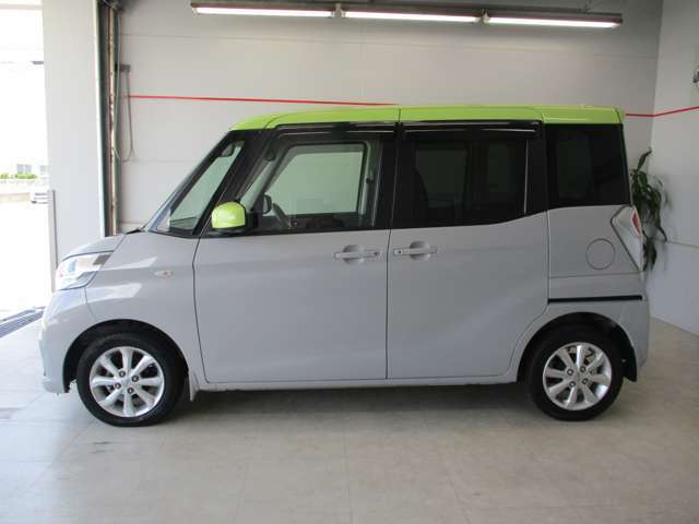 排気量は660ccの軽自動車。パワースライドドアです。