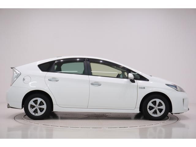 県内13店舗にて常時500台以上ダイハツ車を展示中です。見て、触って、納得のいく一台をぜひ見つけてください。