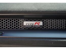 シリアルナンバー入エンブレム装備☆