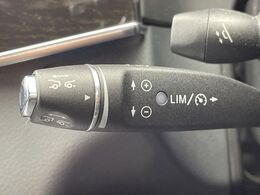 ●レーダークルーズコントロール：前の車との車間距離を一定にとりつつ、一定速度で自動走行してくれる次世代のクルーズコントロール！主に高速道路や自動車専用道路で使用する便利な機能です！