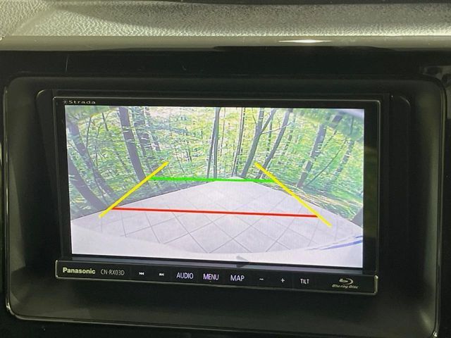 【バックカメラ】駐車時に後方がリアルタイム映像で確認できます。大型商業施設や立体駐車場での駐車時や、夜間のバック時に大活躍！運転スキルに関わらず、今や必須となった装備のひとつです！